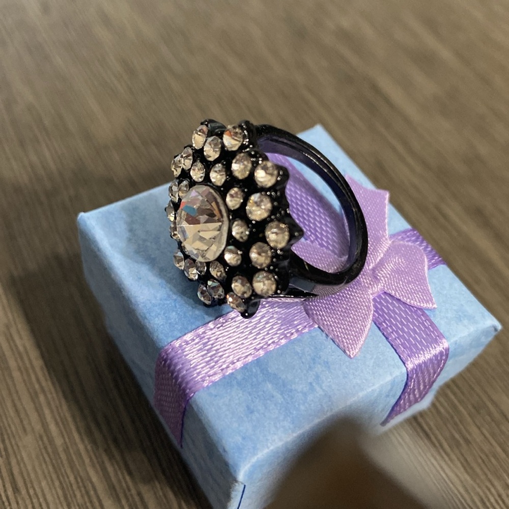 Black Metal Rhinestone Burst Ring New - Picture 4 of 10